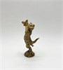 Кот ловит бабочку 00110